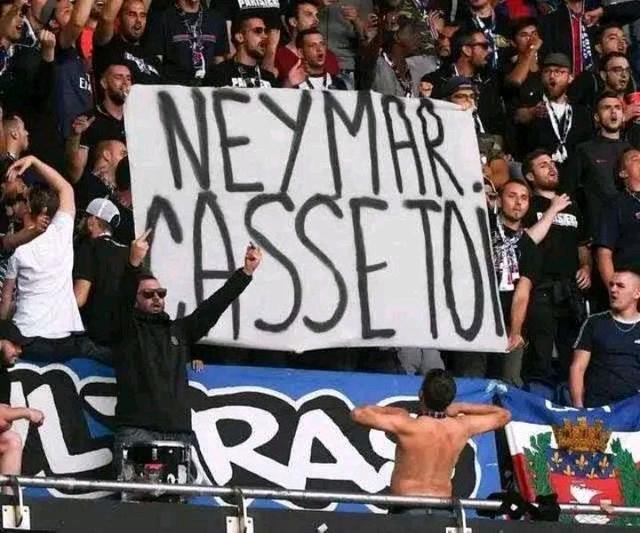 库库：家人支持谁？我说想要球票就得穿切尔西球衣（库库笑谈家人立场：想拿球票，先穿切尔西球衣）