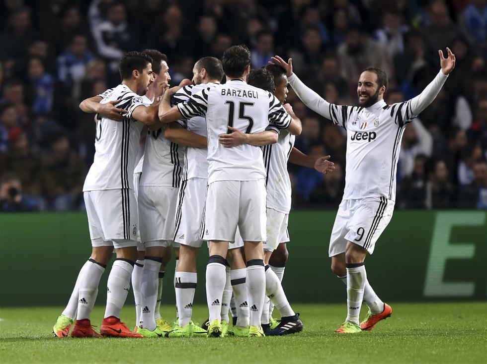 布尼达为何没首发？阿贾克斯主帅：他训练迟到了（阿贾克斯主帅解释布尼达未首发：因训练迟到）