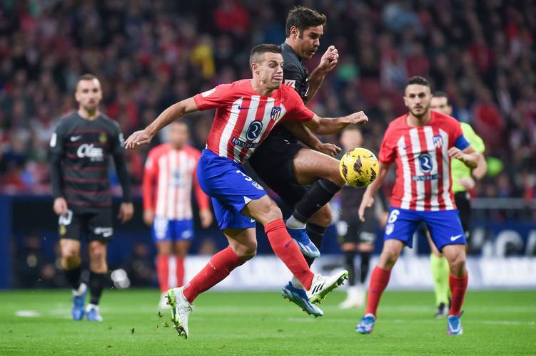 塞维利亚球员：我没啥好说的，裁判的判罚年年都是这样（塞维利亚球员吐槽：裁判判罚年年如此，我已无话可说）