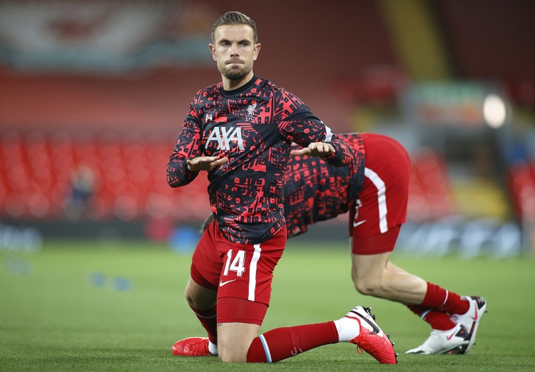 巴特萨基还没来不及走到替补席跟教练击掌普利西奇就完成了进球！（巴特萨基还没来得及在替补席与教练击掌，普利西奇就已破门！）