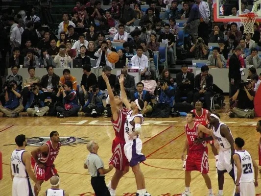 汪涵老婆杨乐乐带儿子参加马术比赛 11岁的沐沐侧脸像爸爸（杨乐乐陪儿子出战马术赛，11岁沐沐侧颜神似汪涵）