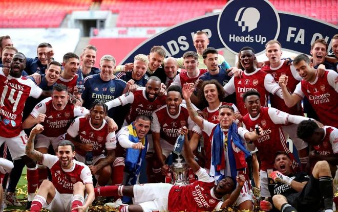 恩里克：裁判只给卡马拉黄牌？只能说舍瓦利耶很幸运没受大伤（恩里克质疑仅罚卡马拉黄牌：舍瓦利耶幸运未受重伤）