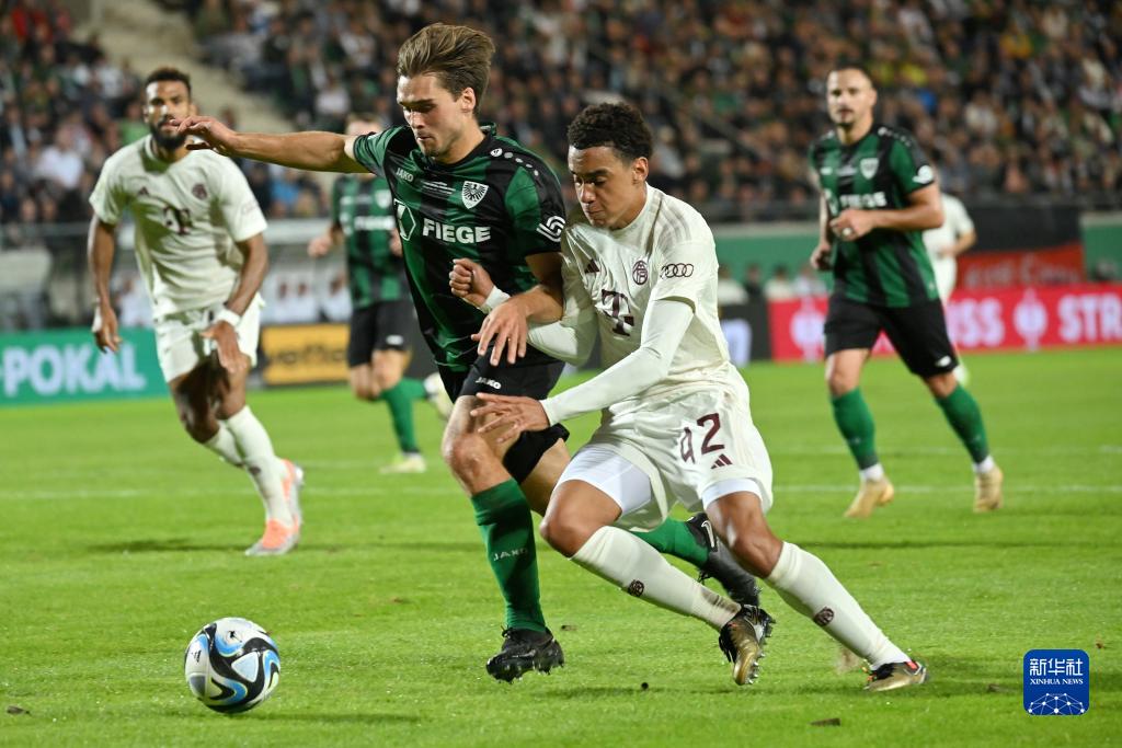 法尔克：二队前锋利契纳预计冬窗离队，拜仁希望加入回购条款