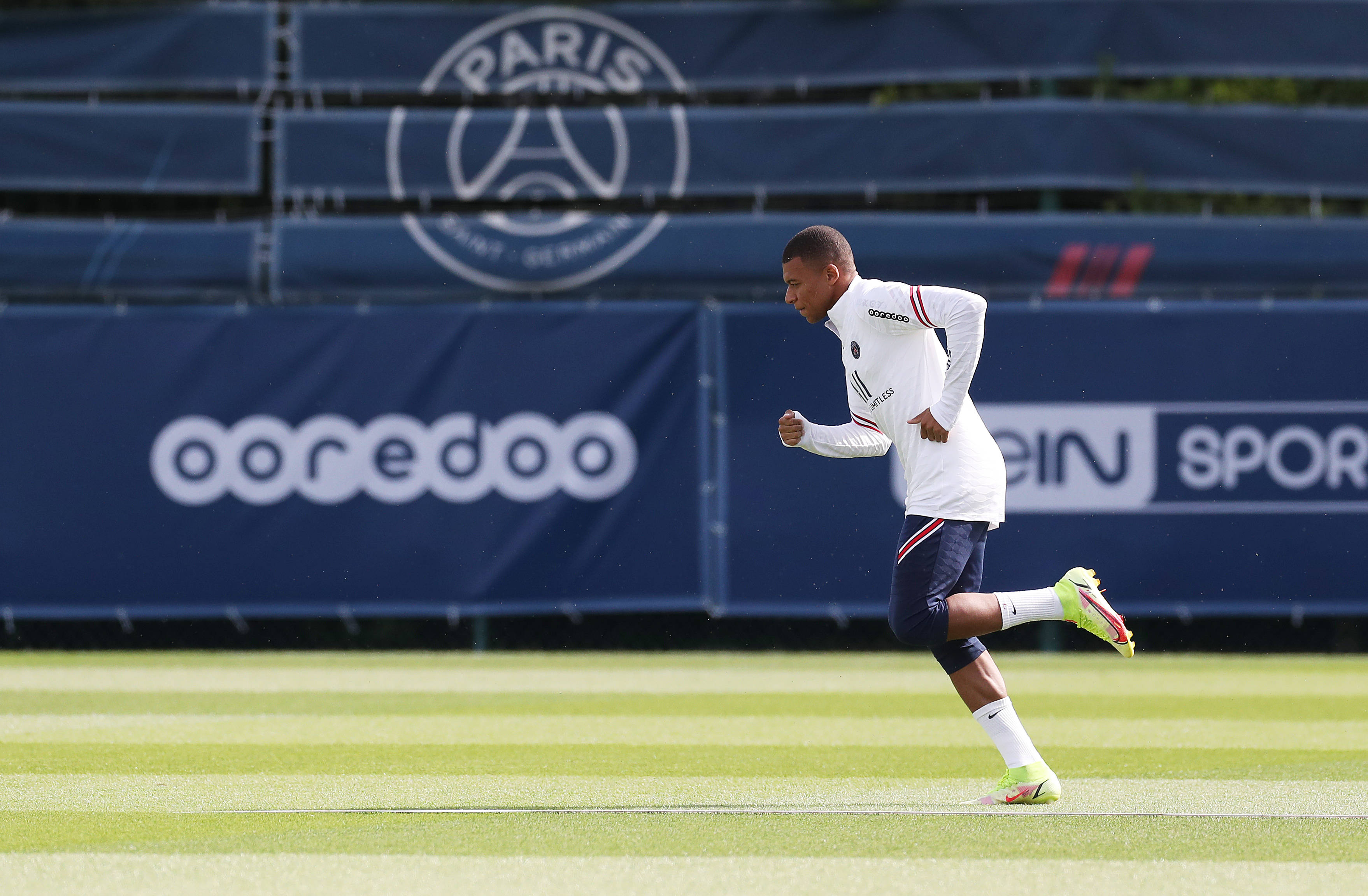 米兰德比：劳塔罗、小图拉姆首发，莱奥、莫德里奇、拉比奥出战（米兰德比首发：劳塔罗携小图拉姆出击，莱奥、莫德里奇、拉比奥登场）