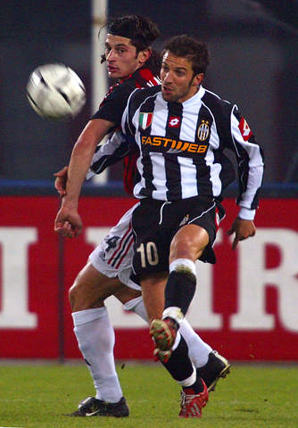 德转预热戴维身价：最高4500万欧不变，最低下跌至3000万欧（德转前瞻戴维身价：上限维持4500万欧，下限下调至3000万欧）