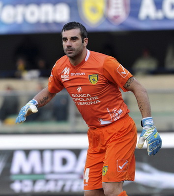 马刺新人连续爆发（马刺新生力量连连发威）