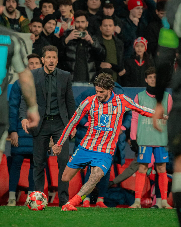 孔蒂：人们总说霍伊伦和小麦在曼联踢不上球，这肯定有原因（孔蒂谈曼联：霍伊伦与麦克托米奈难获出场并非无因）