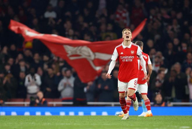 凯恩切换到“全能战士”模式，拜仁可以专心打欧冠了！（凯恩开启全能战士模式，拜仁可专注欧冠征程！）